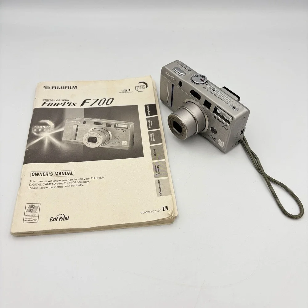 Fujifilm FinePix F700 Digital Camera Includes 2 Batteries & Charger Parts Only